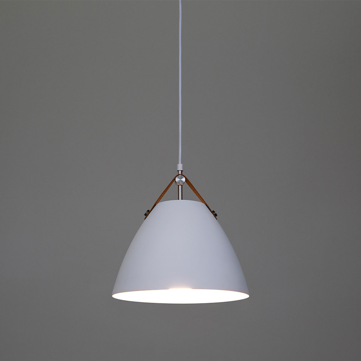 Lámpara LED de Suspender en Techo, Diseño Nórdico Minimalista, Modelo DL-2401 Dekor by ILLUX