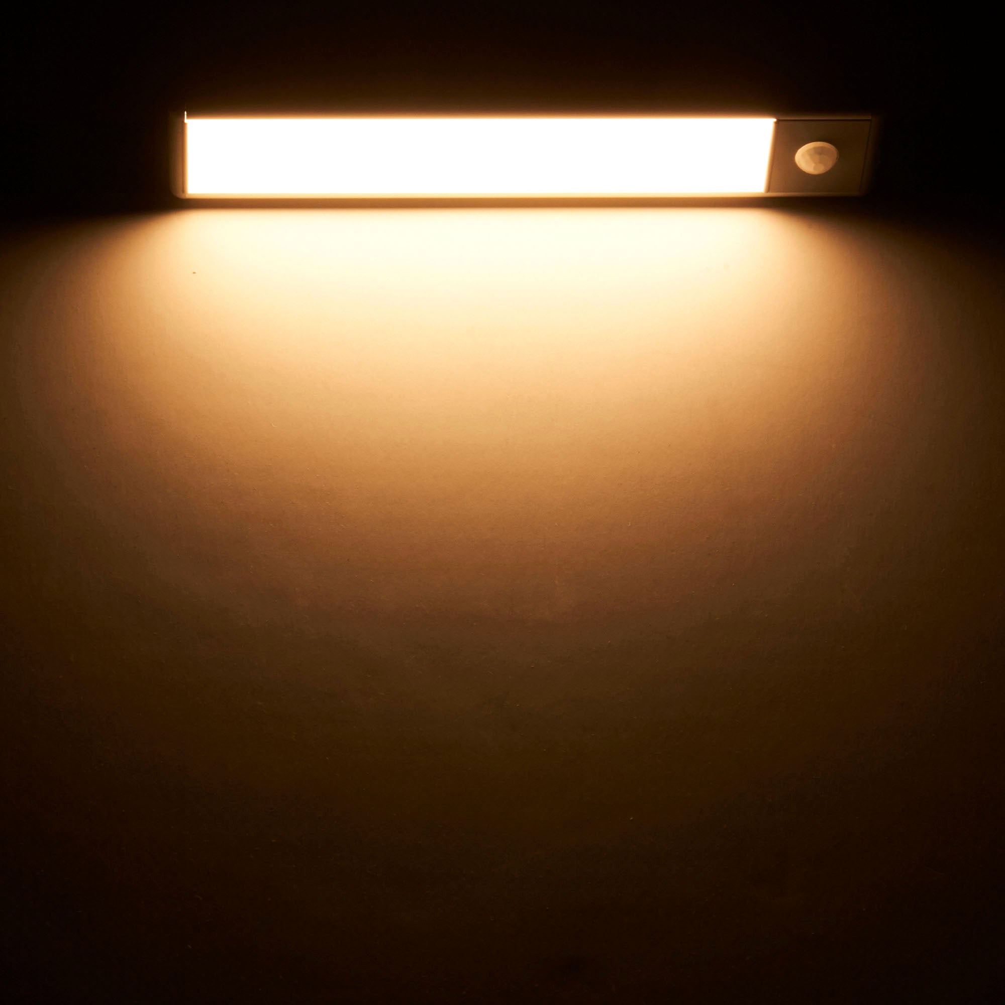 Luz de Closet LED con Sensor de movimiento, recargable USB,  para gabinete, alacena. TL-4701.ASENS30
