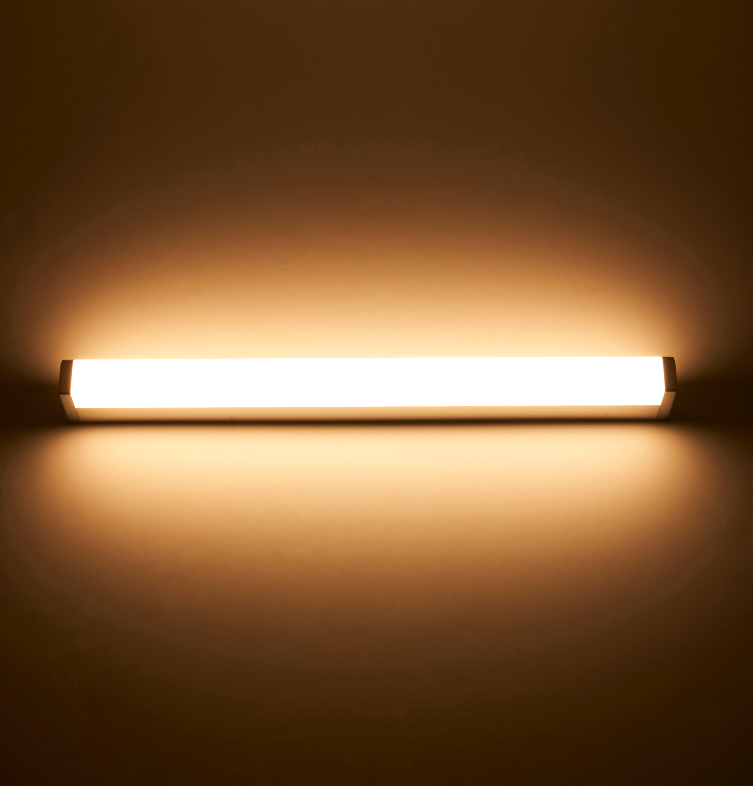 Luminaria LED de sobreponer para espejo en muro, ESP-4412 Illux