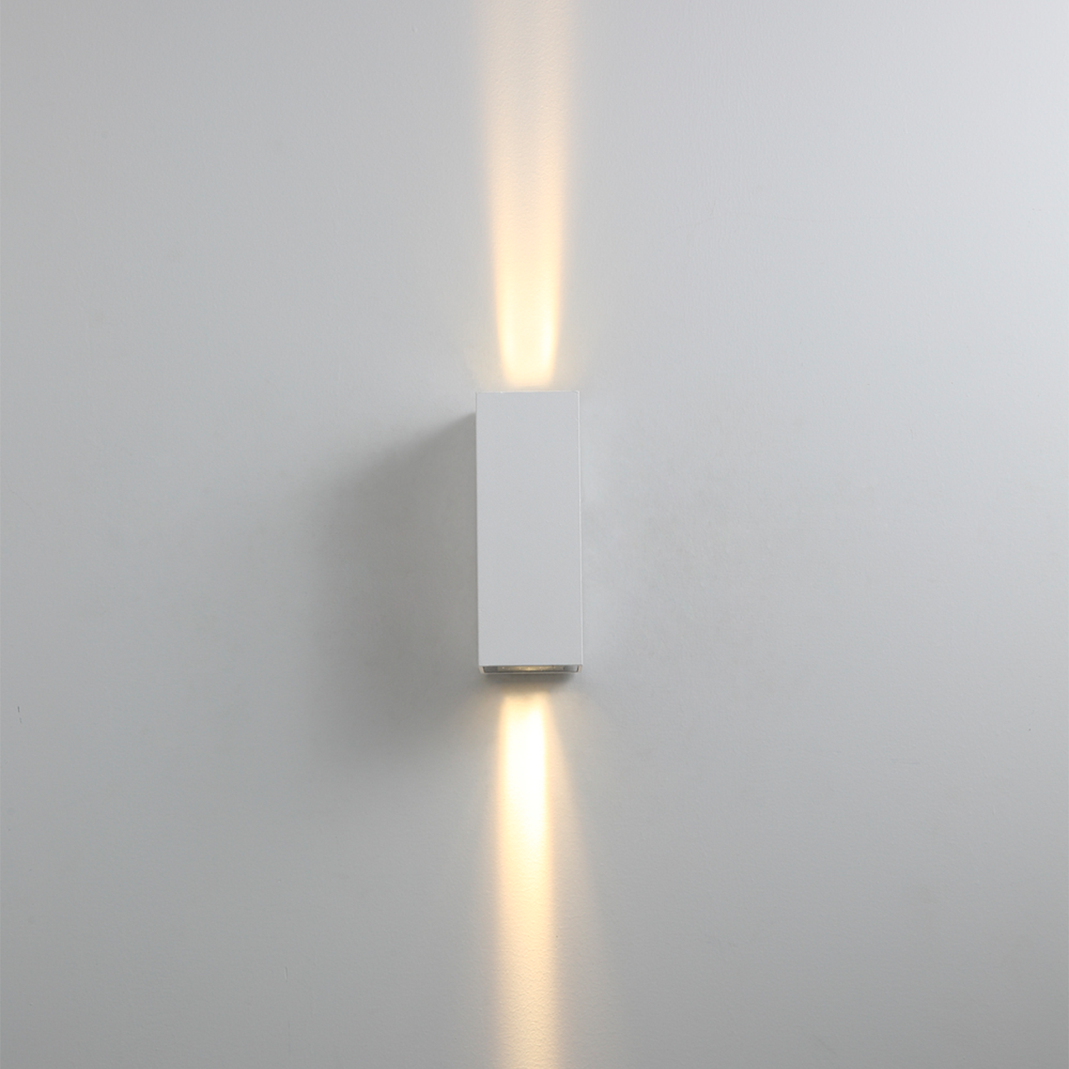 Luminaria LED arbotante para sobreponer en muro, Modelo ML-7305 The Collection