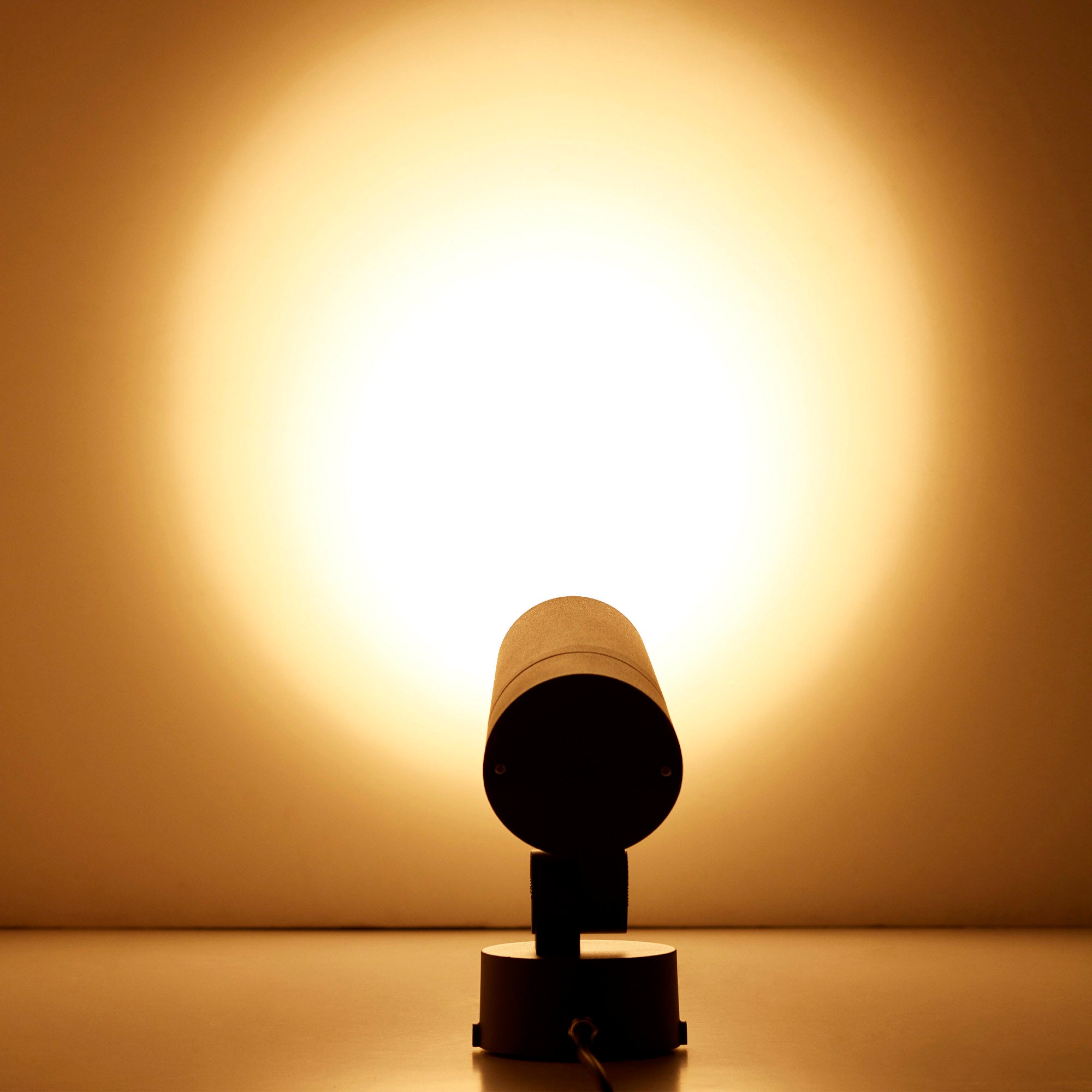 Luminaria LED Exterior PL-7711 para Pisos - Potente y Eficiente