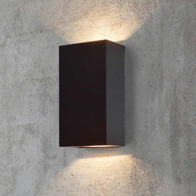 Luminaria LED para sobreponer en muro arbotante 3.5W, de uso en exterior Modelo ML-7400 Illux